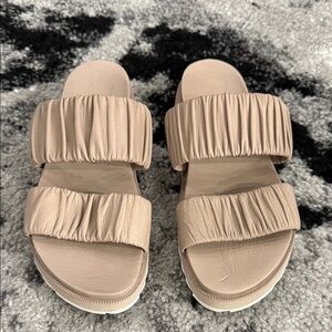 Sorel Women's Cream Sandals